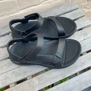 Teva hurricane drift sandals